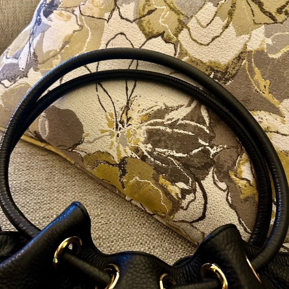 Michael Kors Camden Pebbled Leather Bucket Bag Black with MK Medallion Tassel - Picture 12 of 16